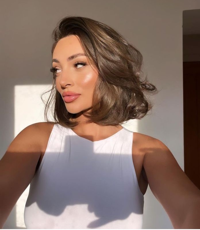 girl with baroque bob hairstyle